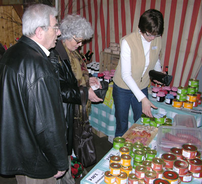 bäuerliche Produkte gab es auf dem Marktstand