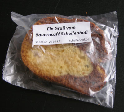 unter anderem: Selbstgebackener Kuchen als Wurfmaterial